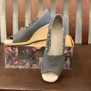 Toms gray wedge